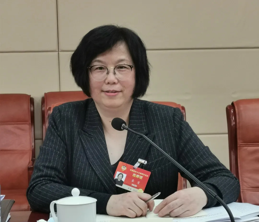 文汇教育公众号:两会声音丨袁雯委员:"第一任老师"必修课,让父母更